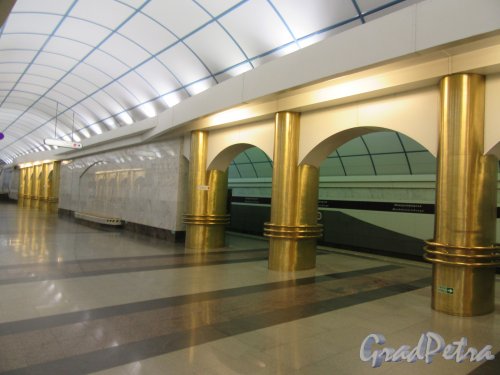 Станция метро «Международная». Оформление подзкмного павильона. фото август 2018 г.