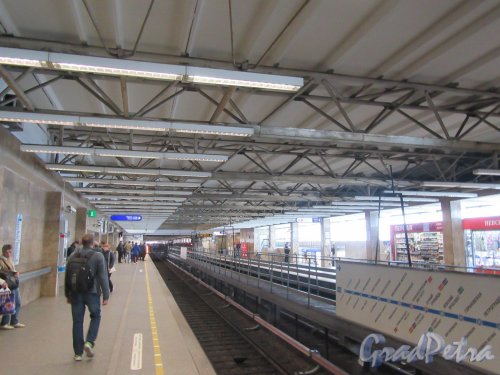 Станция метро «Купчино». Посадочный перрон. фото сентябрь 2018 г.