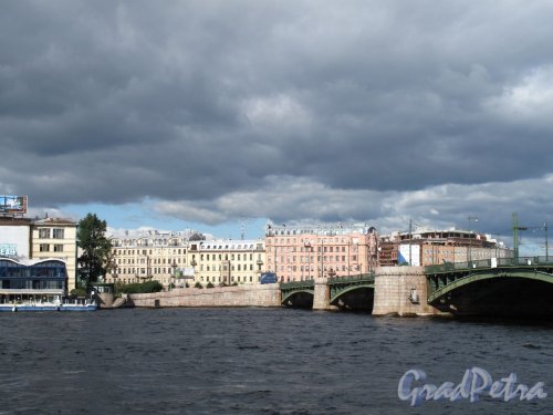 Биржевой мост, Мытнинская наб. и здание ГИПХа. Фото сентябрь 2011 г.  