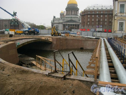 Синий мост. Вид на ремонтные работы на мосту. Фото 1 мая 2014 г.