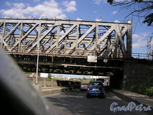 Американские мосты до реконструкции. Четная сторона набережной. Фото 8 июня 2007 года.
