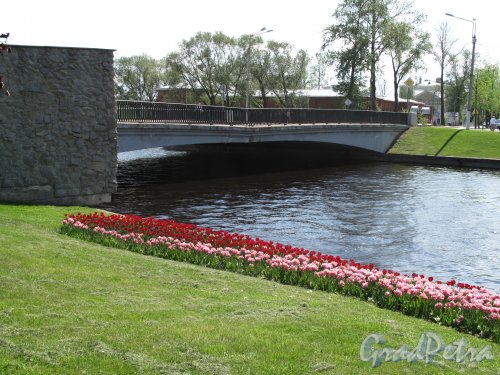 Адмиралтейский мост в г. Колпино. Общий вид из Городского сада. фото май 2014 г.