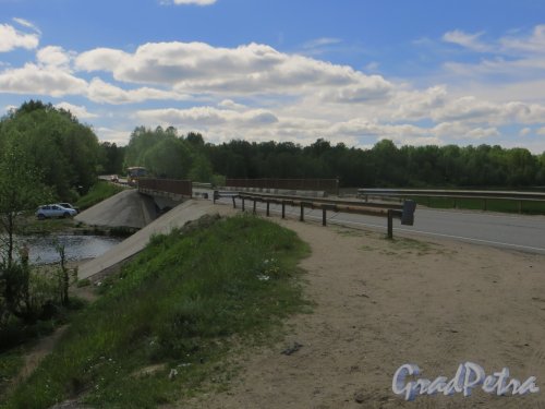 Лемболовский мост. Общий вид в сторону трассы «Сортавала». Фото 2 июня 2015 года.