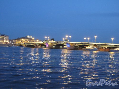 Благовещенский мост ночью. общий вид. Фото июль 2014 г