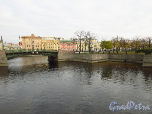 Вид на 1-й Инженерный мост и бывший створ рва вокруг Михайловского замка. Фото 20 октября 2016 года.