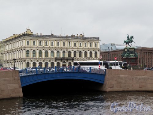 Синий мост. Общий вид моста и Исаакиевской пл. у Мариинского Дворца. фото июль 2017 г.