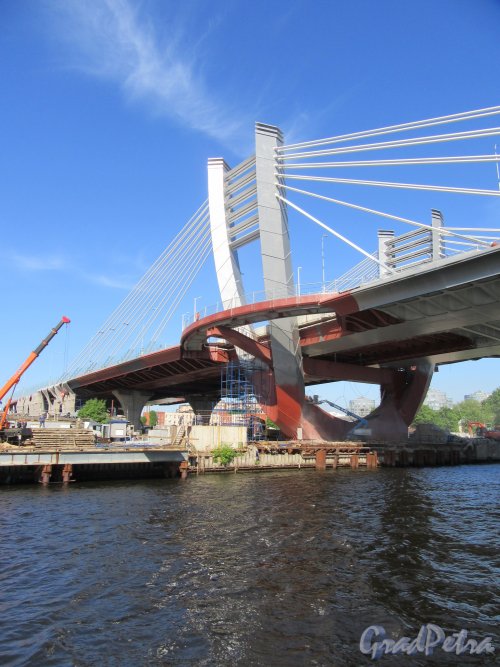 Мост Бетанкура (2005-20018). Вид опорной части на Василеостровской стороне. фото май 2018 г.
