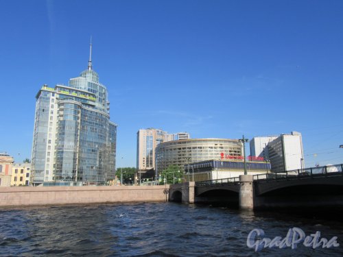 Вид Сампсониевского моста, ЖК «Аврора», и Гостиницы «Санкт-Петербург». фото май 2018 г.