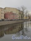 набережная канала Грибоедова , дом 102. Общий вид зданий на участке. Фото 24 марта 2014 года.