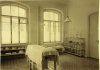 Внутренний вид перевязочной в больнице Крестовоздвиженской общины сестер милосердия Российского общества Красного Креста. Фото 1900 года