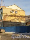 набережная реки Карповки, дом 5, литера Г. Следы снесенного корпуса на фронтоне соседнего здания. Фото 11 февраля 2015 года.