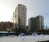 Ушаковская набережная, дом 3. Строительство корпусов «Г1» (правый) и «Г2» (левый) ЖК «RIVERSIDE» со стороны набережной Чёрной речки. Фото 11 февраля 2015 года.