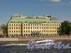 Пироговская набережная, дом 9. Общий вид здания со стороны Петроградской набережной. Фото 30 мая 2015 года.