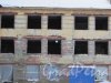Синопская набережная, дом 66. Участок после сноса лицевого здания. Фрагмент фасада дворового флигеля. Фото 5 января 2016 года.
