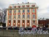 набережная канала Грибоедова , дом 2, литера А. Фасад здания  Школы Народного Искусства со стороны канала Грибоедова. Фото 20 октября 2016 года.