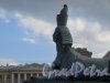 Памятник жертвам политических репрессий. Шемякинский сфинкс в контражуре. фото апрель 2018 г. 