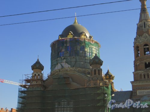 Набережная Обводного канала, дом 116а. Реставрация фасада Храма Воскресения Христова. Фото 9 апреля 2014 года.