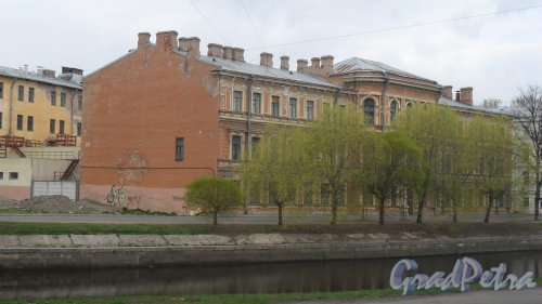 Набережная реки Пряжки, дом 5. Военно-картографическая фабрика. Фото 1 мая 2014 года.