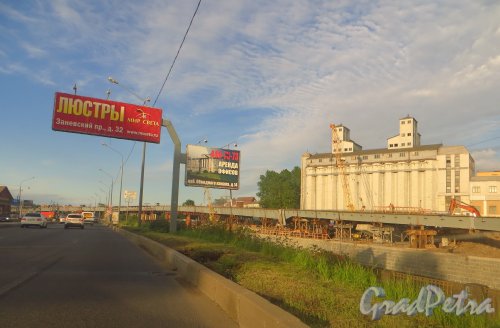 Строительство автомобильной развязки на набережной Обводного и проспекте Обуховской обороны. Фото 20 июня 2014 года.