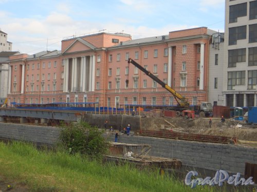 Строительство новой набережной Обводного канала. Фото 2 июля 2014 года.