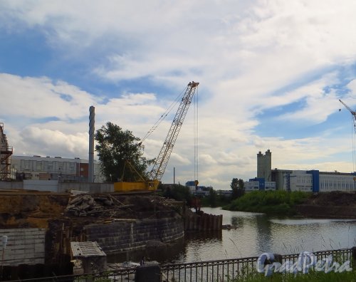 Строительство набережной Обводного канала около «ковша». Фото 2 июля 2014 года.