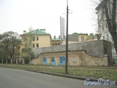 Наб. р. Фонтанки, дом 154. Фрагмент здания. Вид с ул. Циолковского. Фото 26 октября 2014 г.