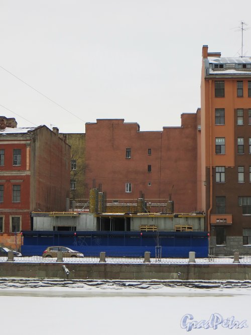 Начало строительство нового жилого дома на месте дома Мусина-Пушкина. Фотография 2 февраля 2014 года.