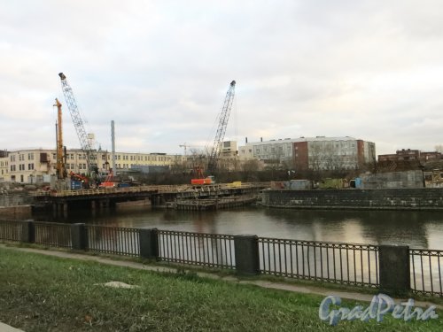Строительство новой набережной Обводного канала на четной стороне. Фото 1 ноября 2014 года.