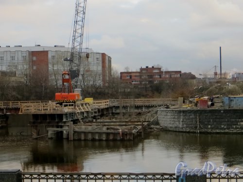 Строительство новой набережной Обводного канала на четной стороне в районе «Ковша». Фото 1 ноября 2014 года.