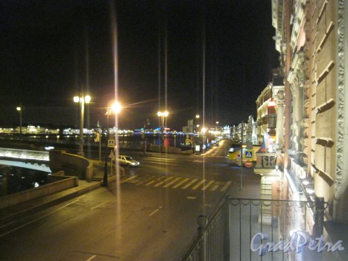 Перспектива Английской набережной в сторону Дворцового моста. Вид из окна дома 40 по Английской наб. Фото 4 ноября 2015 г.