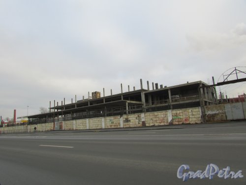 Набережная Обводного канала, дом 74. Строительство станции технического обслуживания. Фото 15 декабря 2015 года.