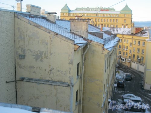 В.О., наб. Адмирала Макарова, дом 26. Фрагмент одного из зданий. Вид с крыши. Фото 30 декабря 2015 г.