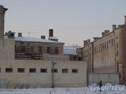 набережная реки Пряжки, дом 5. Вид на корпуса 444 военно-картографической фабрики со снесённых «Матисовых бань». Фото 12 февраля 2012 года.