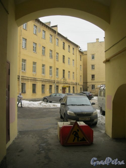 наб. Адмирала Макарова, дом 26. Арка во двор. Фото 3 марта 2016 г.