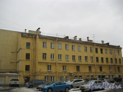 наб. Адмирала Макарова, дом 26. Фрагмент здания со стороны внутреннего двора. Фото 3 марта 2016 г.