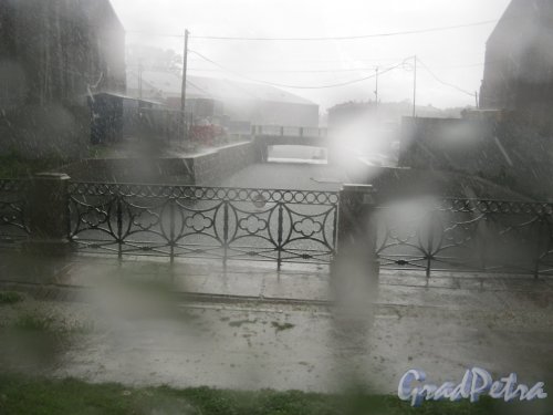 наб. Крюкова Канала. Вид на Ново-Голландский канал во время дождя. Фото 26 мая 2016 г.