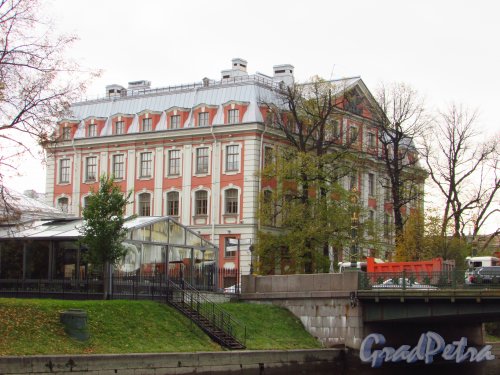 набережная канала Грибоедова , дом 2, литера А Фасад здания со стороны Царицынского проезда . Фото 20 октября 2016 года.