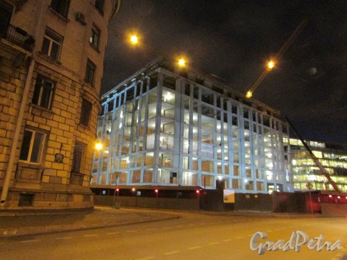 набережная Адмирала Лазарева, дом 22. Строительство МФК«Trinity» в ночное время. Фото 27 ноября 2018 года.