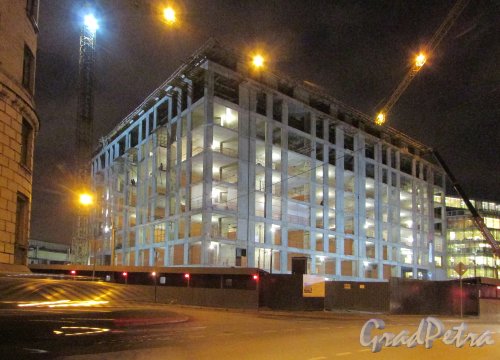 набережная Адмирала Лазарева, дом 22. Строительство МФК«Trinity»  в ночное время. Фото 27 ноября 2018 года.