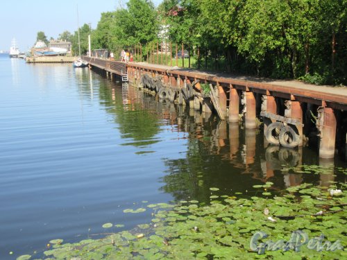 Наб. Сидоровского канала, у д. 3. Бывшая летняя пристань. Общий вид. фото июль 2018 г.