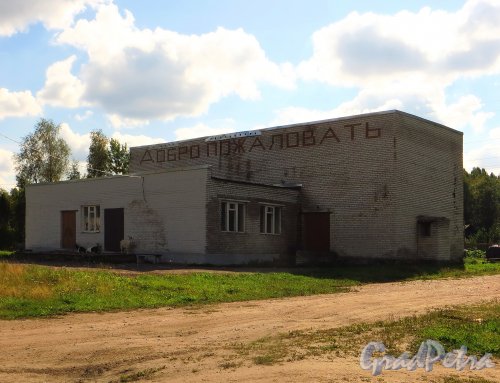 Ленинградская область, Выборгский район, поселок станции Вещёво. Бывшее здание почты. Фото 6 сентября 2014 года.