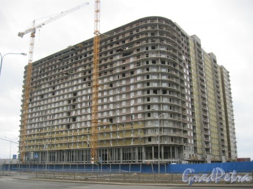 Пр. Героев, ЖК «Огни Залива». Одно из строящихся зданий. Фото 22 февраля 2015 г.