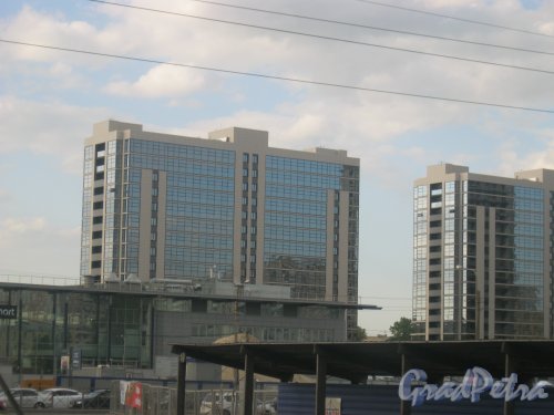 ЖК «Salut», 1-я очередь. Фрагмент. Вид с Пулковского шоссе. Фото 3 июня 2015 г.