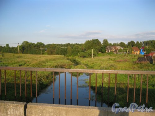 Лен. обл., Гатчинский р-н. Мост через реку Суйда в деревне Красницы. Фото 10 августа 2015 г.