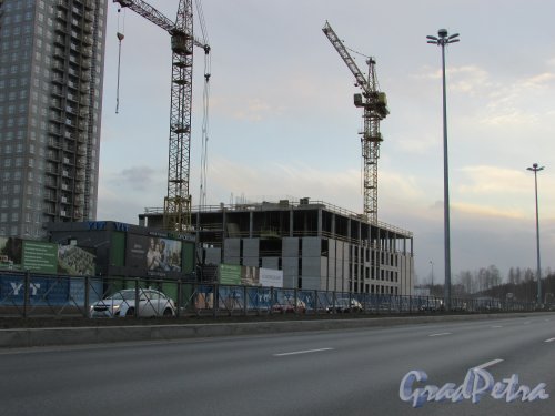 Строительство паркинга в составе I очереди ЖК «Новоорловский». Фото 21 марта 2016 года.