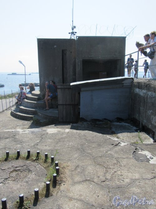 Форт «Константин» («Великий Князь Константин»). Вид верхней открытой площадки 120-мм батареи. фото июль 2018 г.
