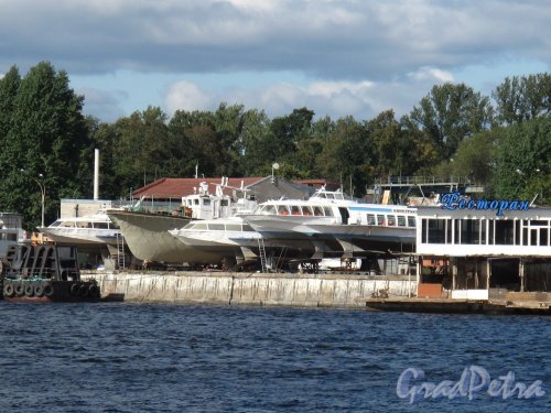 Петровский остров. Вид на эллинг маломерных судов. Фото сентябрь 2011 г.  