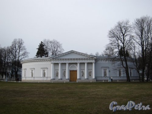 Елагин остров, д. 1. Елагиноостровский дворец. Кухонный остров. фото апрель 2011 г.