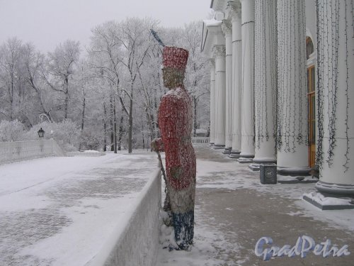 Елагин остров, д. 4. Елагиноостровский дворец. Галерея Дворца в новогоднем украшении. Фото январь 2010 г.