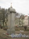 Площадь Тургенева. Памятный знак на месте Покровской церкви. Фото 28 февраля 2014 г.